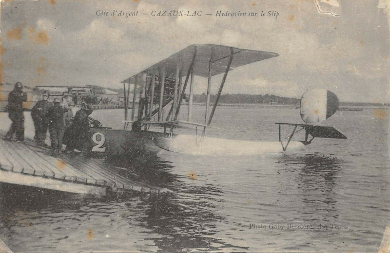 Carte postale ancienne Cazaux Lac Hydravion Sur Le Lac
