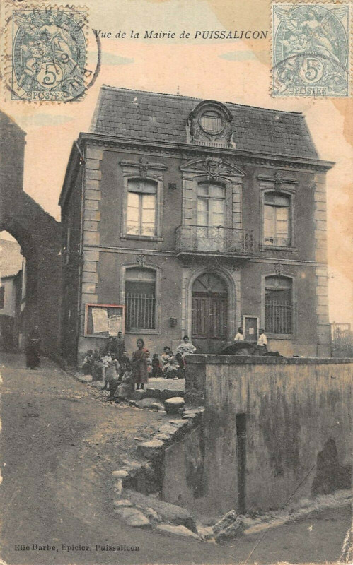 Carte postale ancienne Vue de la Mairie à Puissalicon