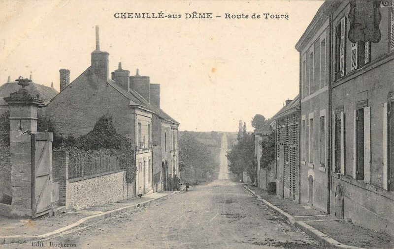 Carte postale ancienne Chemille Sur Deme Route De Tours à Tours