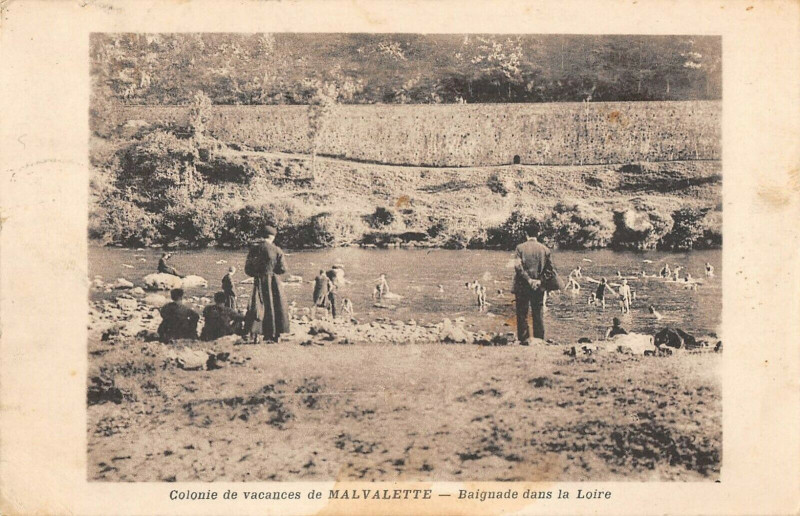 Carte postale ancienne Colonie De Vacances De Malvalette Baignade Dans La Loire à Malvalette