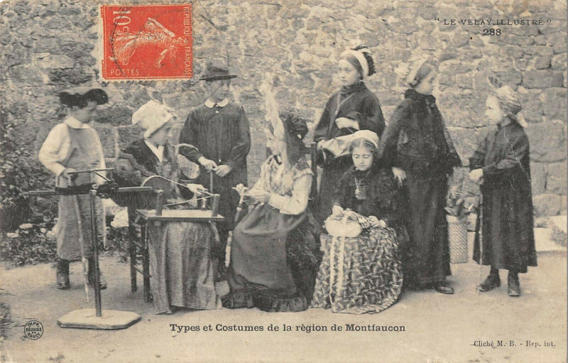 Carte postale ancienne Types Et Costumes De La Region De Montfaucon