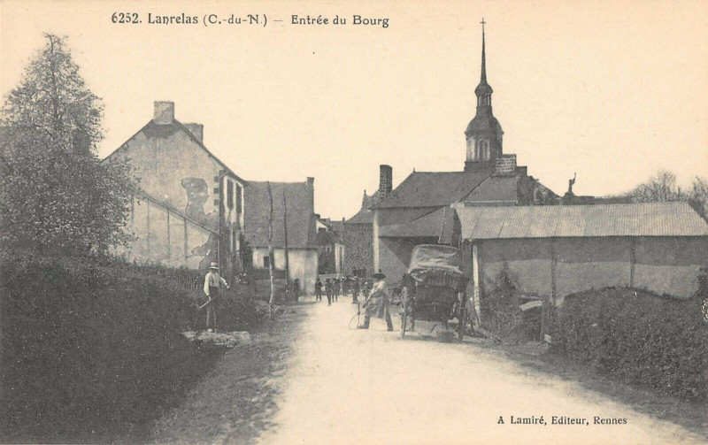Carte postale ancienne Lanrelas Entree Du Bourg à Lanrelas