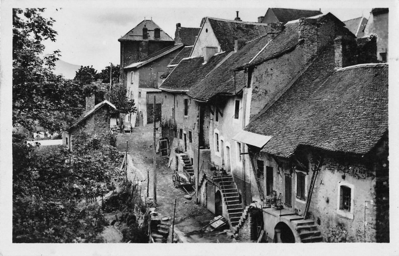 Carte postale ancienne Corps Les Vieux Quartiers à Corps
