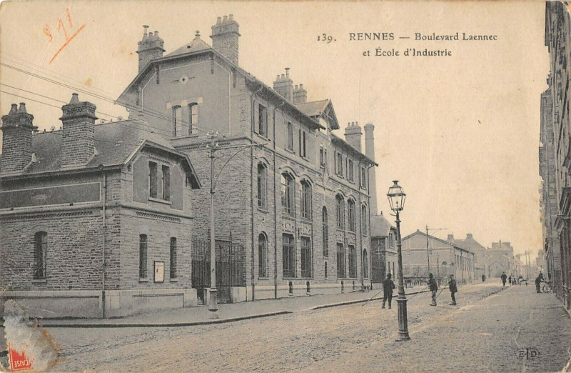 Carte postale ancienne Rennes Boulevard Laennec Et Ecole D'Industrie à Rennes