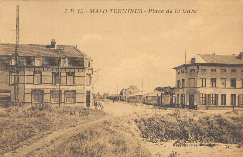 Carte postale ancienne Malo Terminus Place De La Gare