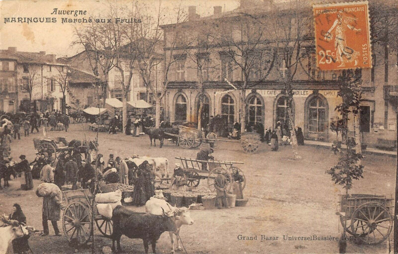 Carte postale ancienne Maringues Marche Aux Fruits à Maringues