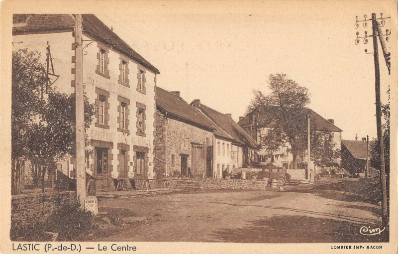 Carte postale ancienne Lastic Le Centre à Lastic
