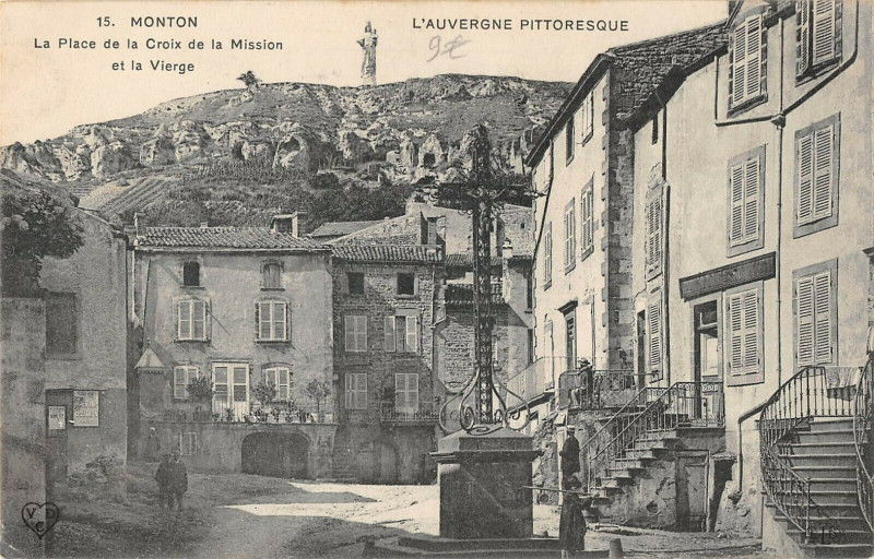 Carte postale ancienne Monton La Place De La Croix De La Mission