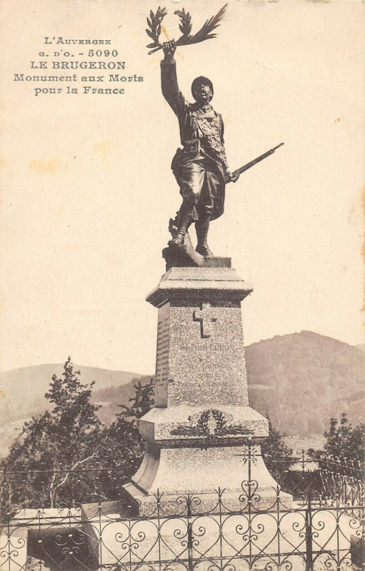 Carte postale ancienne Le Brugeron Monument Aux Morts (autre cliché au Brugeron
