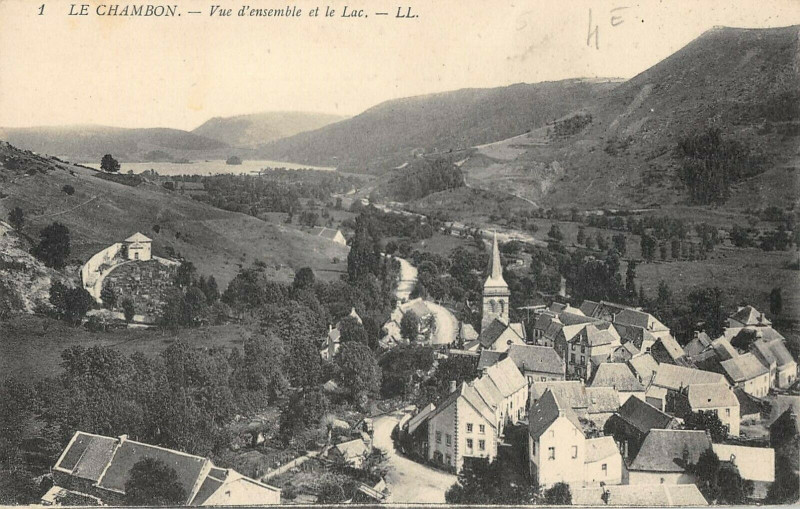 Carte postale ancienne Le Chambon Vue D'Ensemble Et Lac