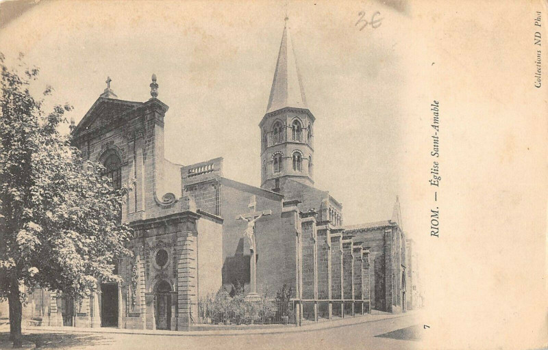 Carte postale ancienne Riom Eglise Sainte Amable à Riom