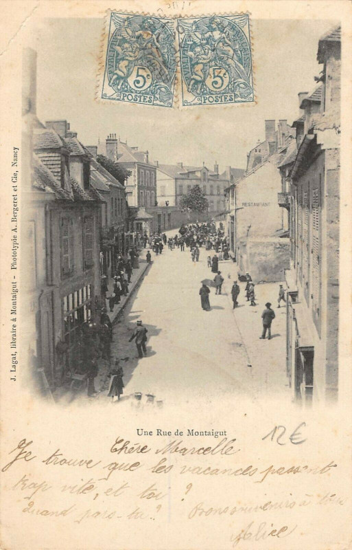 Carte postale ancienne Une Rue De Montaigut à Montaigut