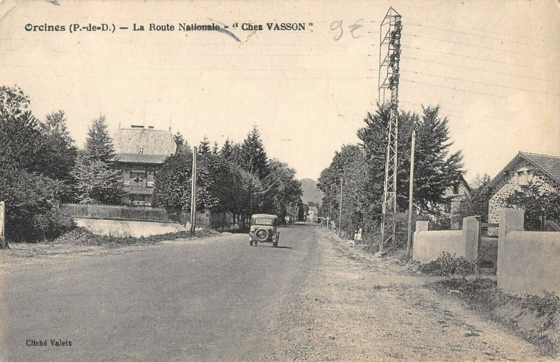 Carte postale ancienne Orcines Route Nationale Chez Vasson à Orcines