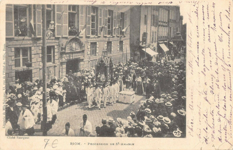 Carte postale ancienne Riom Procession De Saint Amable à Riom