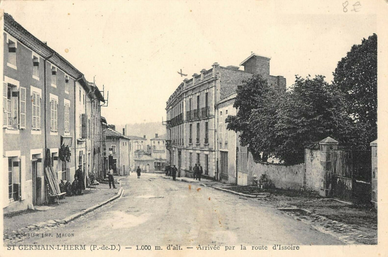 Carte postale ancienne Saint Germain L'Herm Arrivee Par La Route D'Issoire à Issoire