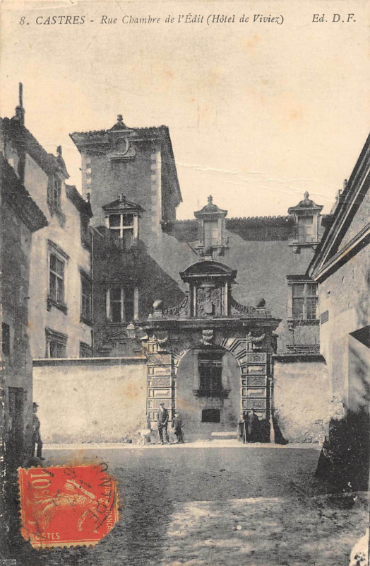 Carte postale ancienne Castres Rue Chambre De L'Edit Hotel De Viviez à Castres
