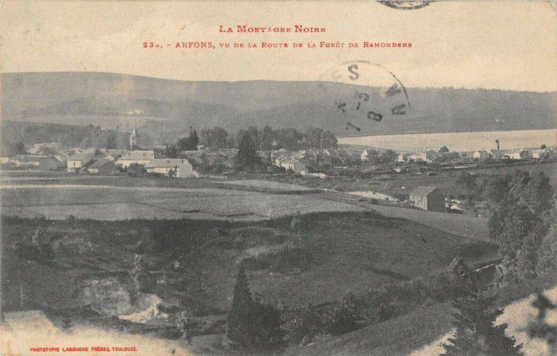 Carte postale ancienne Arfons Vu De La Foret De La Route De Ramondes à Arfons