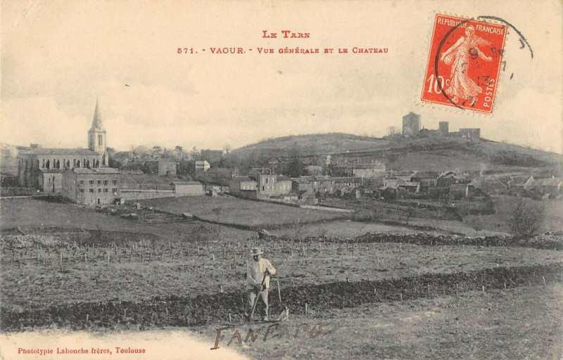 Carte postale ancienne Vaour Vue Generale Et Le Chateau à Vaour