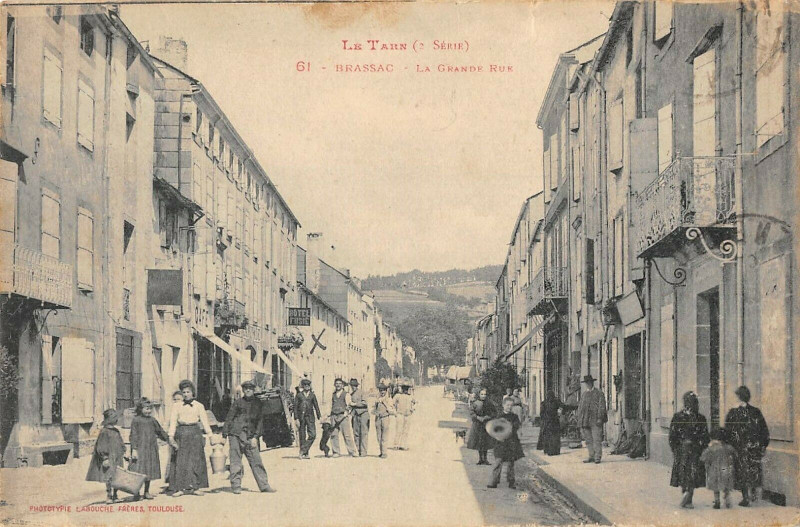 Carte postale ancienne Brassac La Grande Rue à Brassac