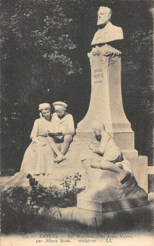 Carte postale ancienne Amiens Le Monument De Jules Verne à Amiens