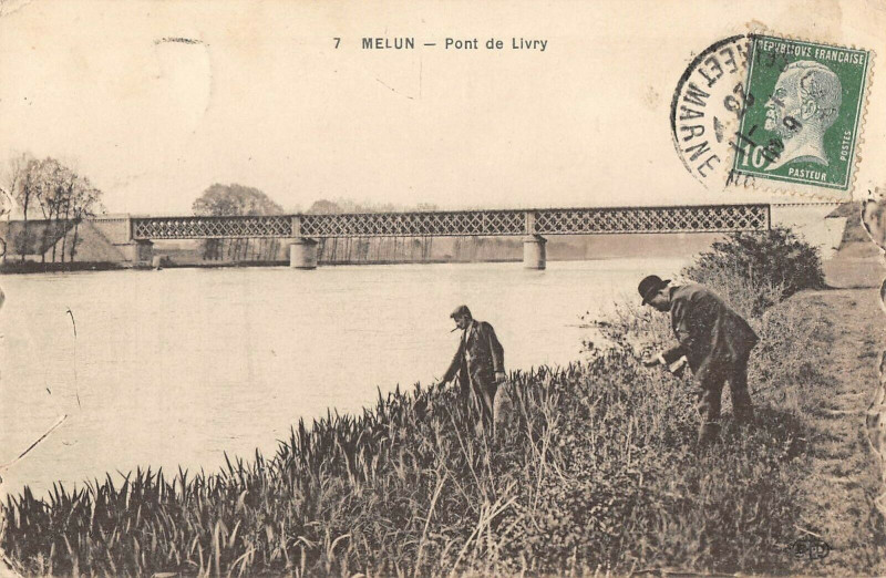 Carte postale ancienne Melun Pont De Livry à Melun