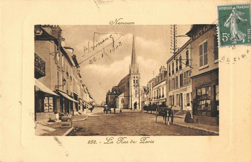 Carte postale ancienne Nemours La Rue De Paris à Nemours