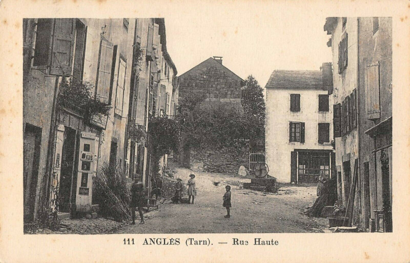 Carte postale ancienne Angles Rue Haute à Anglès