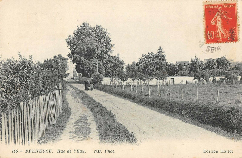 Carte postale ancienne Freneuse Rue De L'Eau à Freneuse