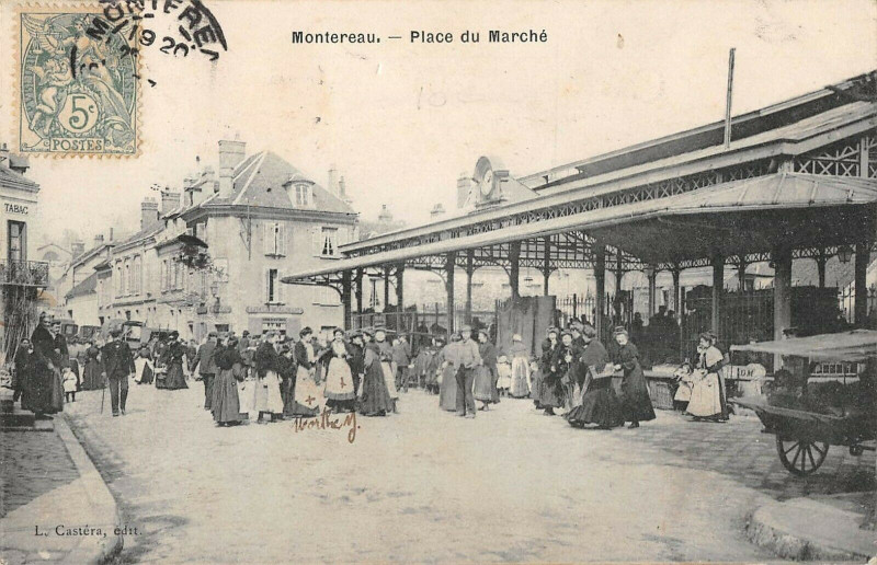 Carte postale ancienne Montereau Place Du Marche