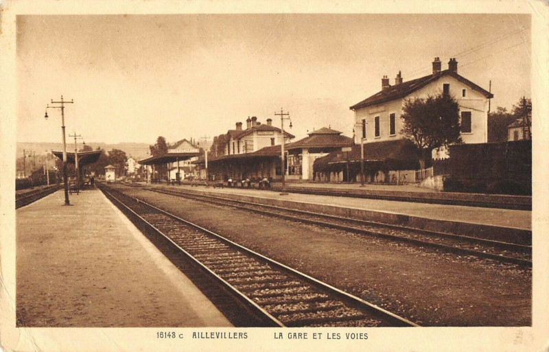 Carte postale ancienne Aillevillers La Gare Et Les Voies (cliché pas courant