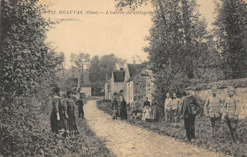 Carte postale ancienne Beauval Entree Du Village