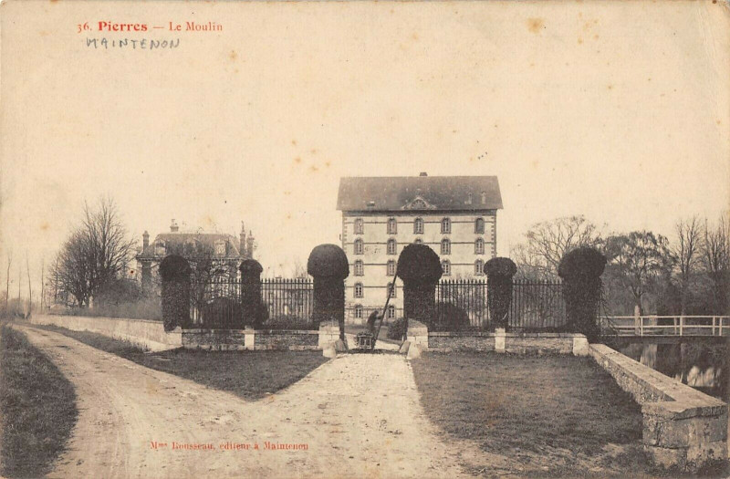 Carte postale ancienne Pierres Maintenon Le Moulin à Pierres