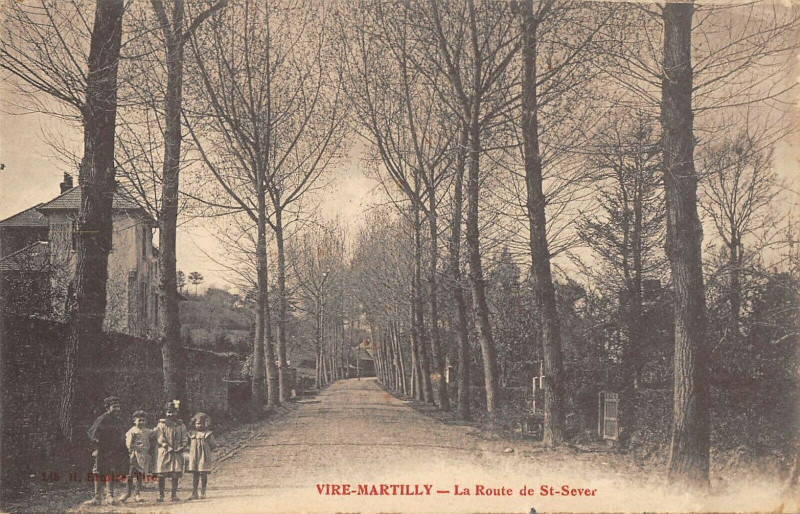 Carte postale ancienne Vire Martilly Route De Saint Sever