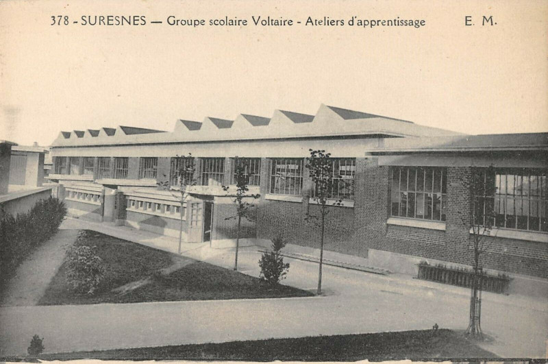 Carte postale ancienne Suresnes Groupe Scolaire Voltaire Ateliers Apprentissage à Suresnes
