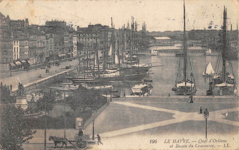 Carte postale ancienne Le Havre Quai D'Orleans Et Bassin Du Commerce au Havre