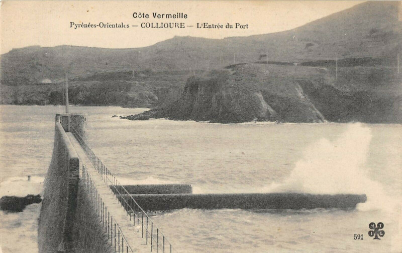 Carte postale ancienne Collioure L'Entree Du Port à Collioure