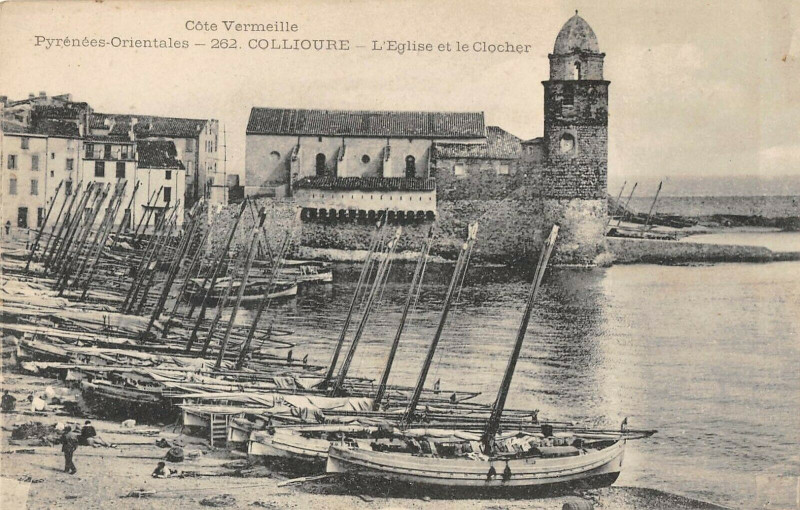 Carte postale ancienne Collioure L'Eglise Et Le Clocher à Collioure