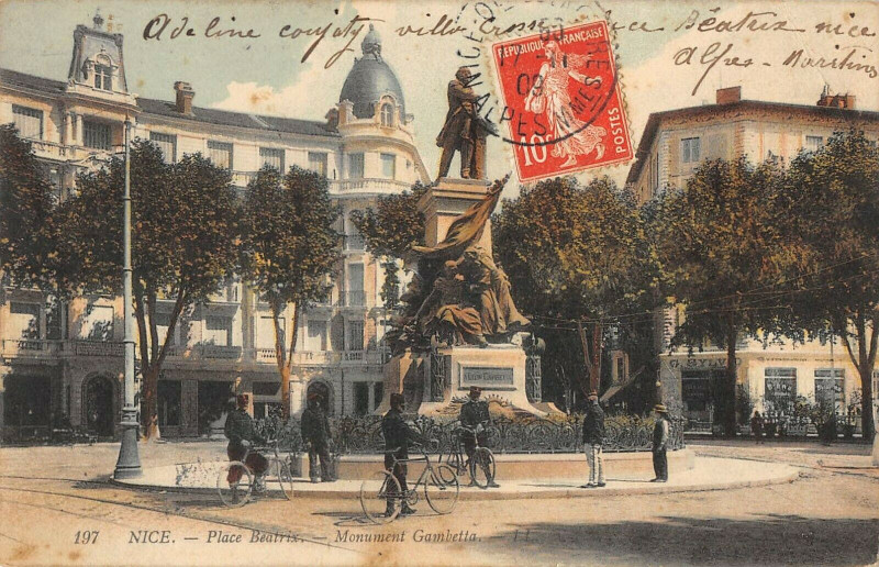 Carte postale ancienne Nice Place Beatrix Monument Gambetta à Nice
