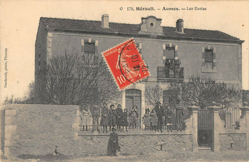 Carte postale ancienne Aumes Les Ecoles à Aumes