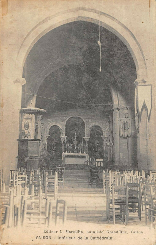 Carte postale ancienne Vaison Interieur De La Cathedrale