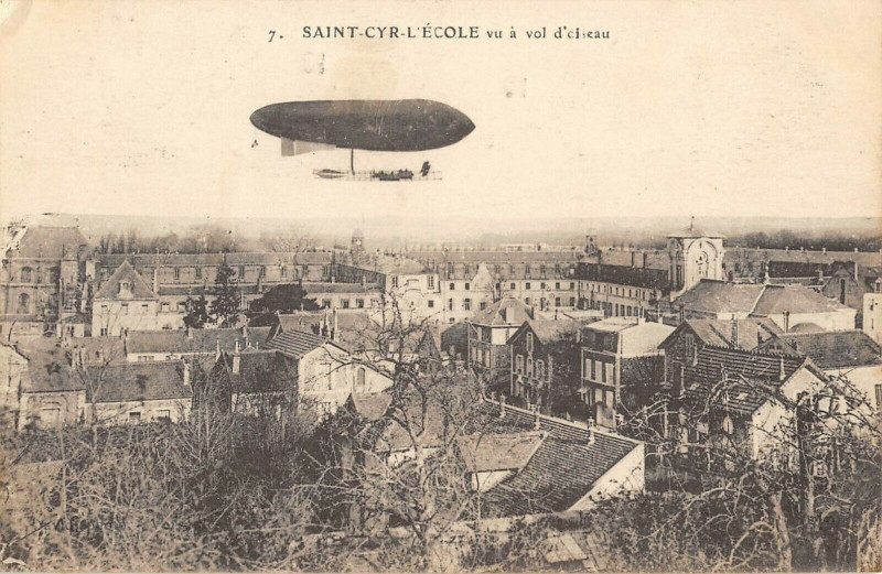 Carte postale ancienne Saint Cyr L'Ecole Vu A Vol D'Oiseau Ballon Dirigeable