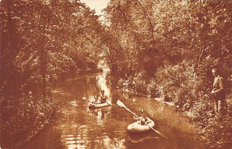 Carte postale ancienne Institution Libre De Marcq En Baroeul Promenade En Canoe à Marcq-en-Baroeul
