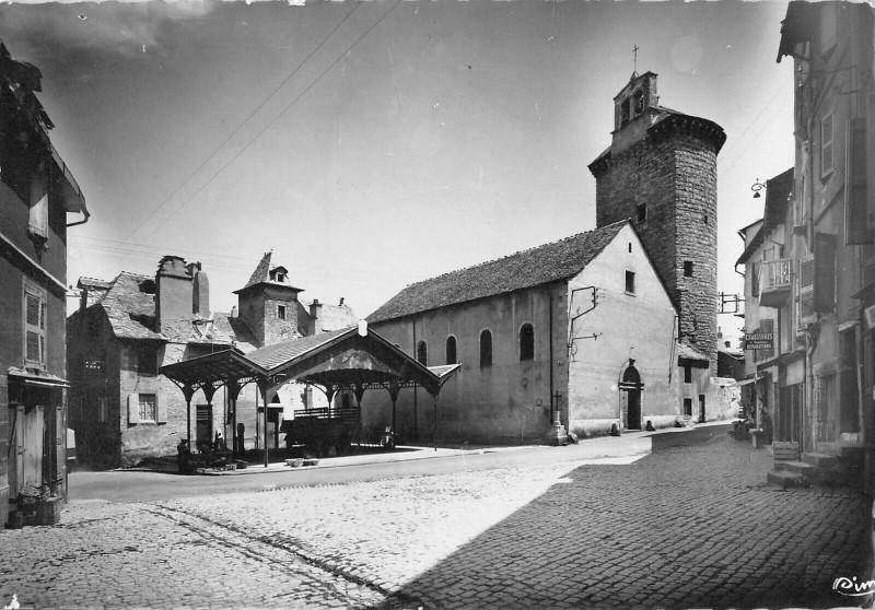 Carte postale ancienne Mende Place Au Ble à Mende