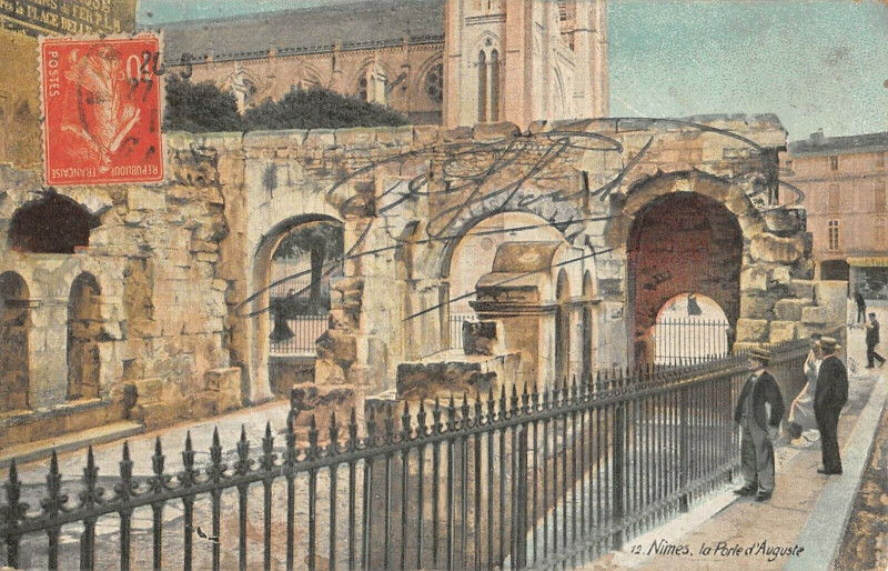 Carte postale ancienne Nimes Porte D'Auguste à Nîmes