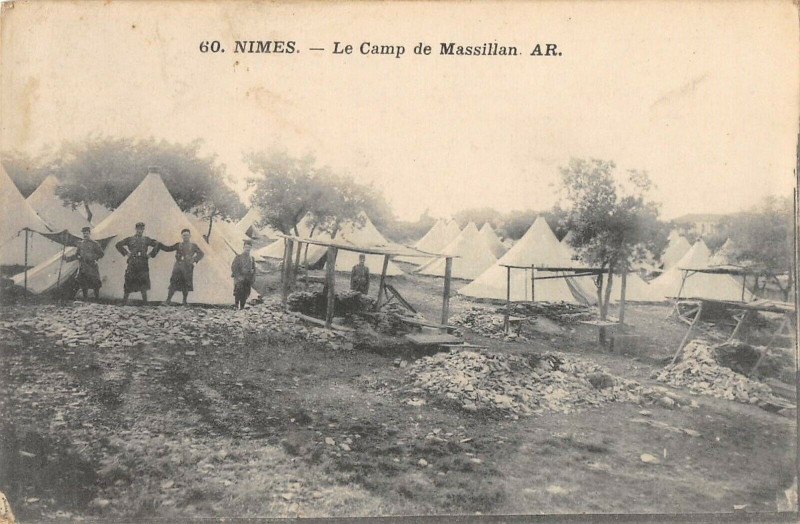 Carte postale ancienne Nimes Le Camp De Massillan à Nîmes
