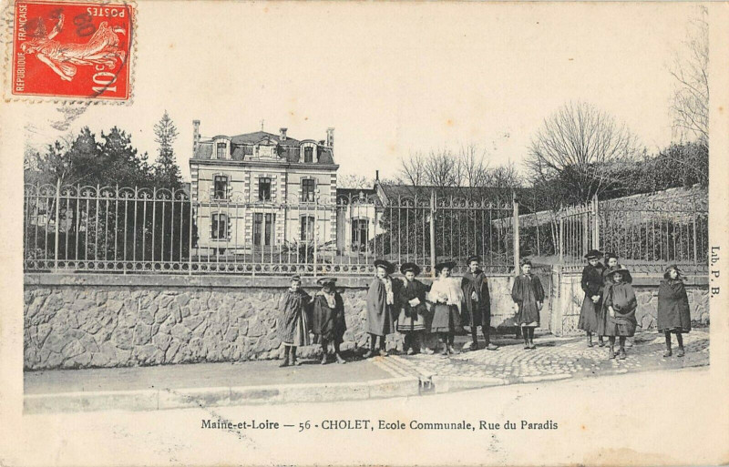 Carte postale ancienne Cholet Ecole Communale Rue Du Paradis à Cholet