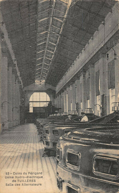 Carte postale ancienne Usine Hydro Electrique De Tuillieres Salle Des Alternateurs