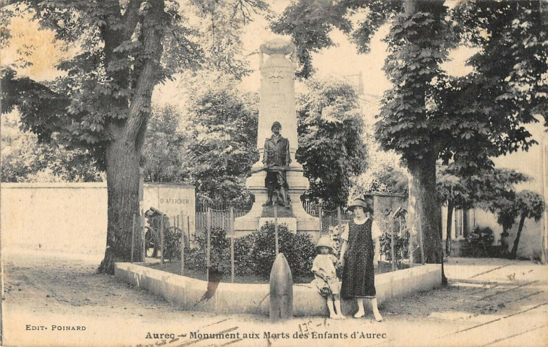 Carte postale ancienne Aurec Monument Aux Morts