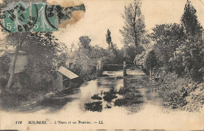 Carte postale ancienne Bourges L'Yevre Et Ses Prairies à Bourges