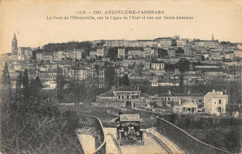 Carte postale ancienne Angouleme Panorama Le Pont De L'Hirondelle Voiture à Angoulême